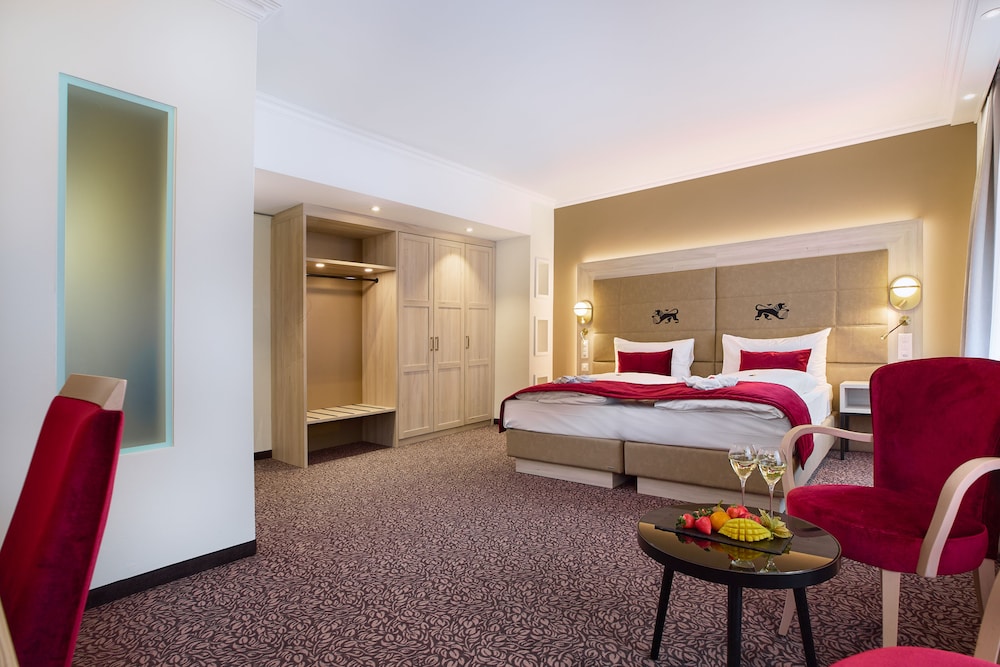 Top, Deluxe, Twin Beds, with View، HOTEL ST GOTTHARD 3/7