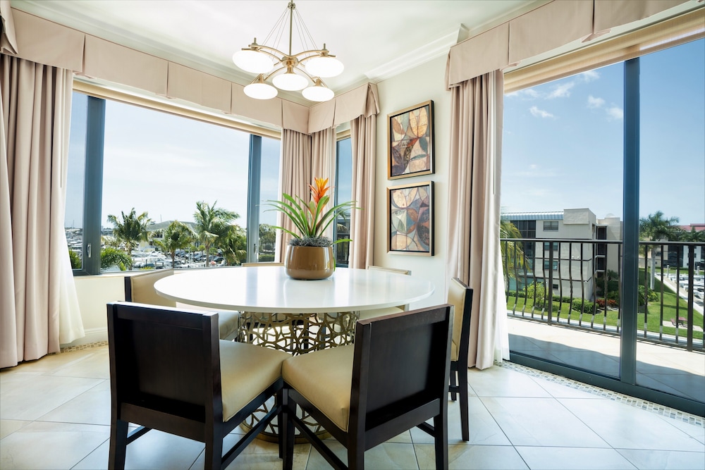 Naples Bay Resort 47/72