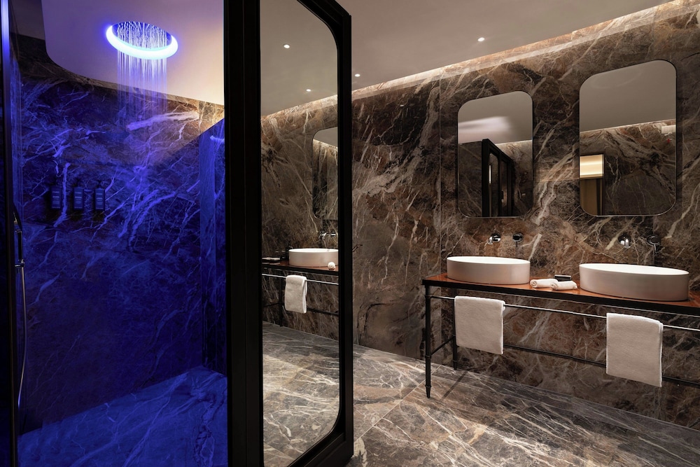 جناح جونيور بغرفة نوم واحدة، Sheraton Lake Como Hotel 4/4