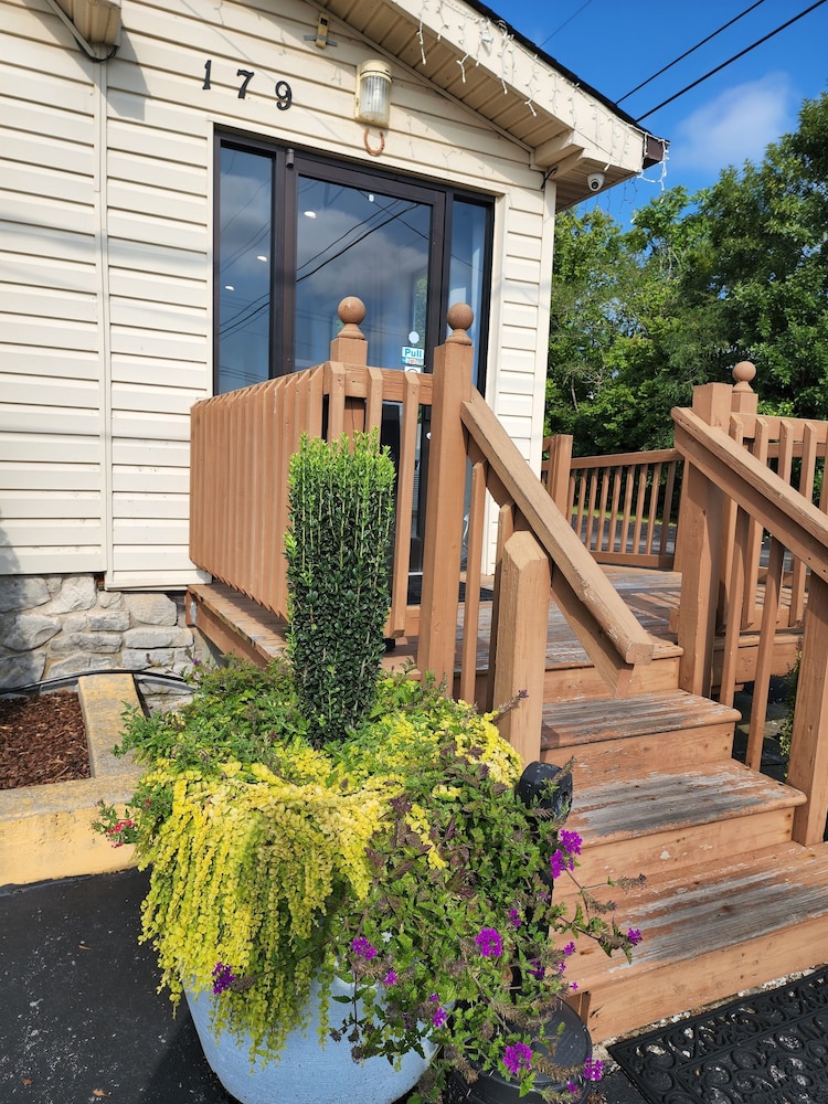Drakes Creek Inn 5/56