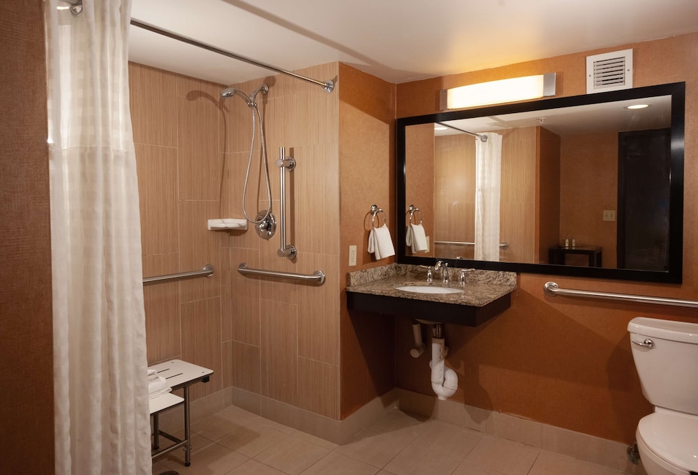 DoubleTree by Hilton Cleveland Downtown Lakeside 26/67