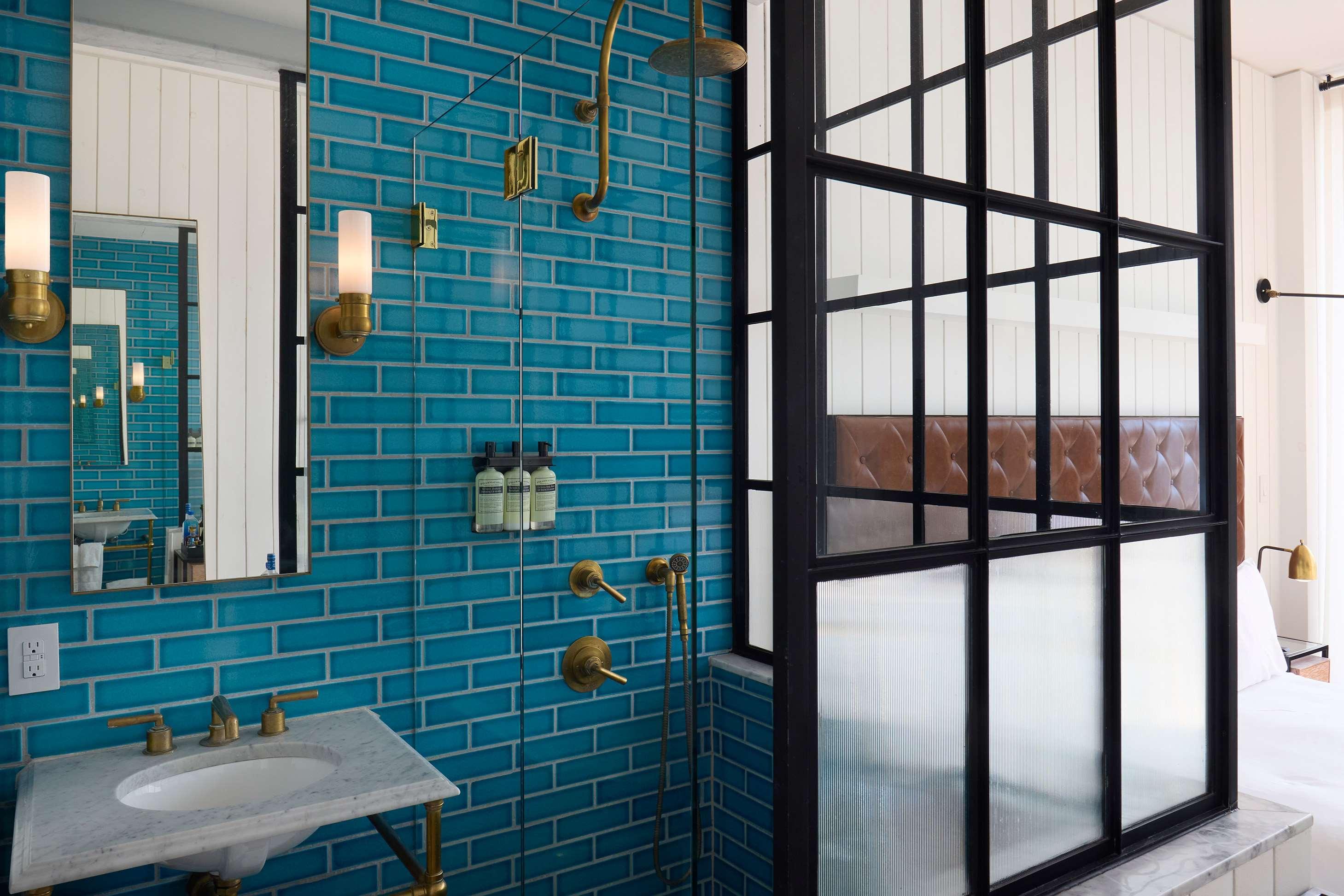 غرفة بريميير بسرير كوين بشرفة، Arlo Williamsburg 3/3