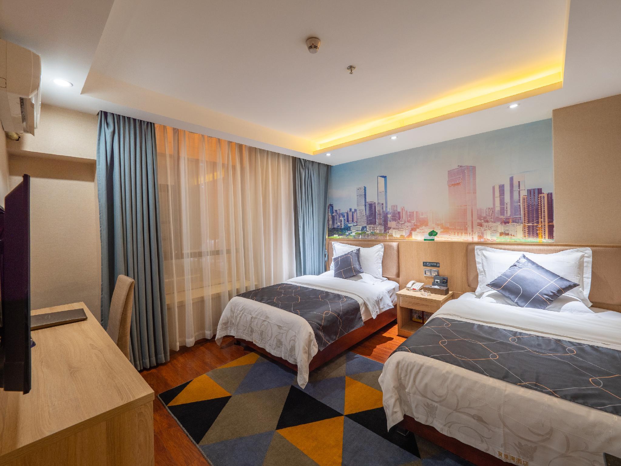 Chonpines Hotel (Shenzhen Gongming Honghuashan Metro Station) 11/31