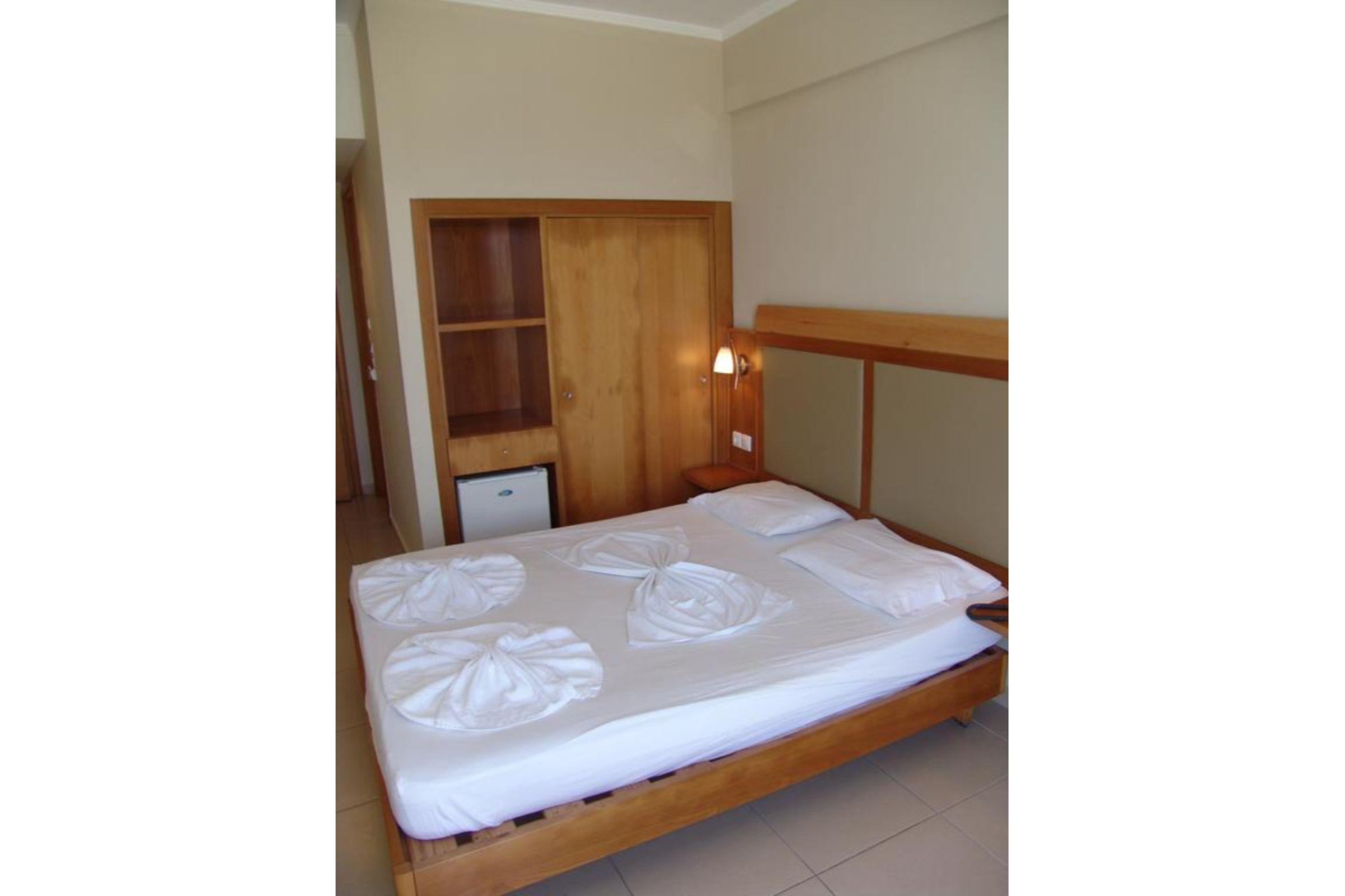 DOUBLE ROOM (RA)