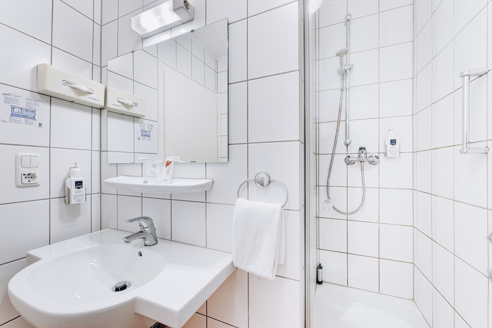 Standard, Single, Double Bed, HOTEL ISARTOR 4/5