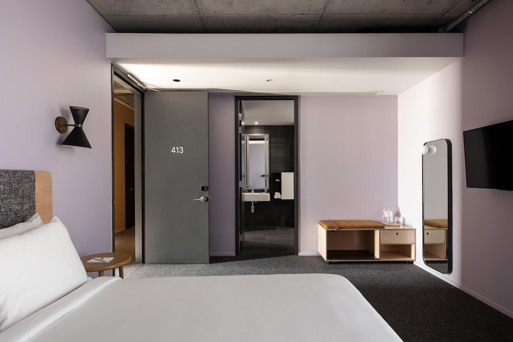 Alex Hotel Perth 21/72