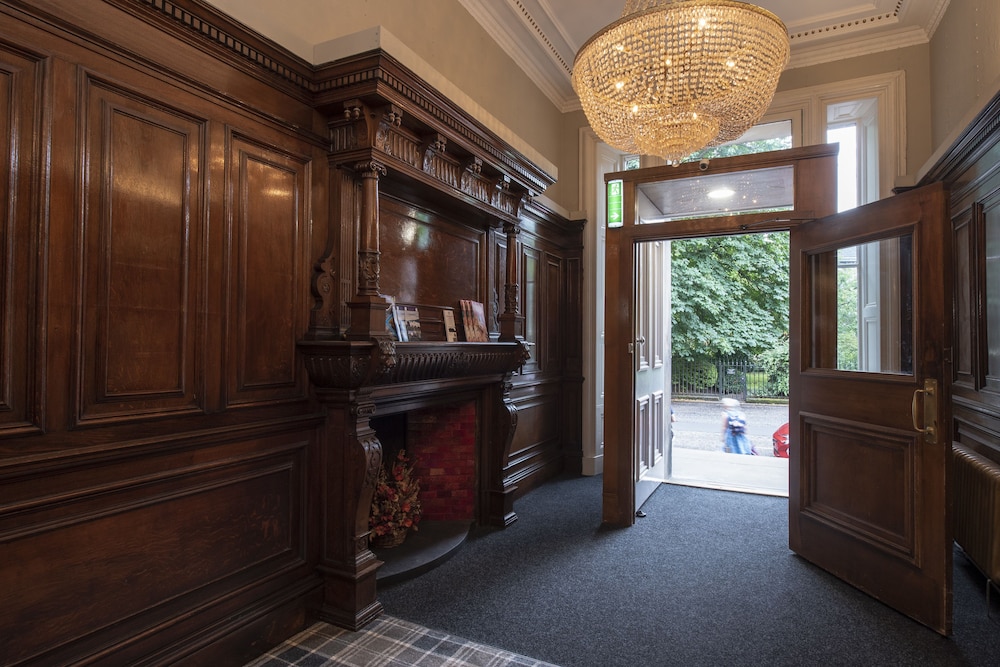 Grosvenor Suites 5/46