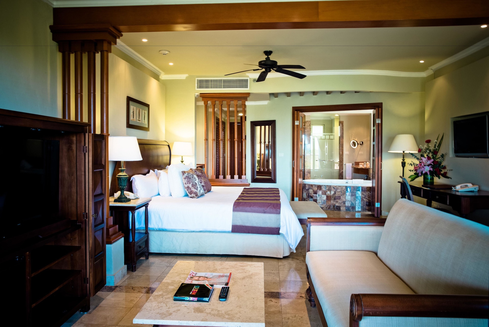 GOLD, JUNIOR SUITE