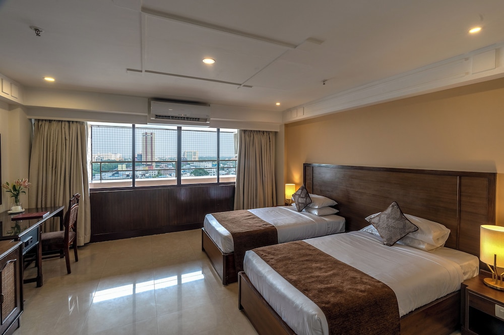 Ivory Tower Hotel 8/37