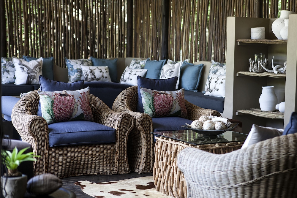 Emdoneni Lodge with Animal Care and Rehab Centre 43/66