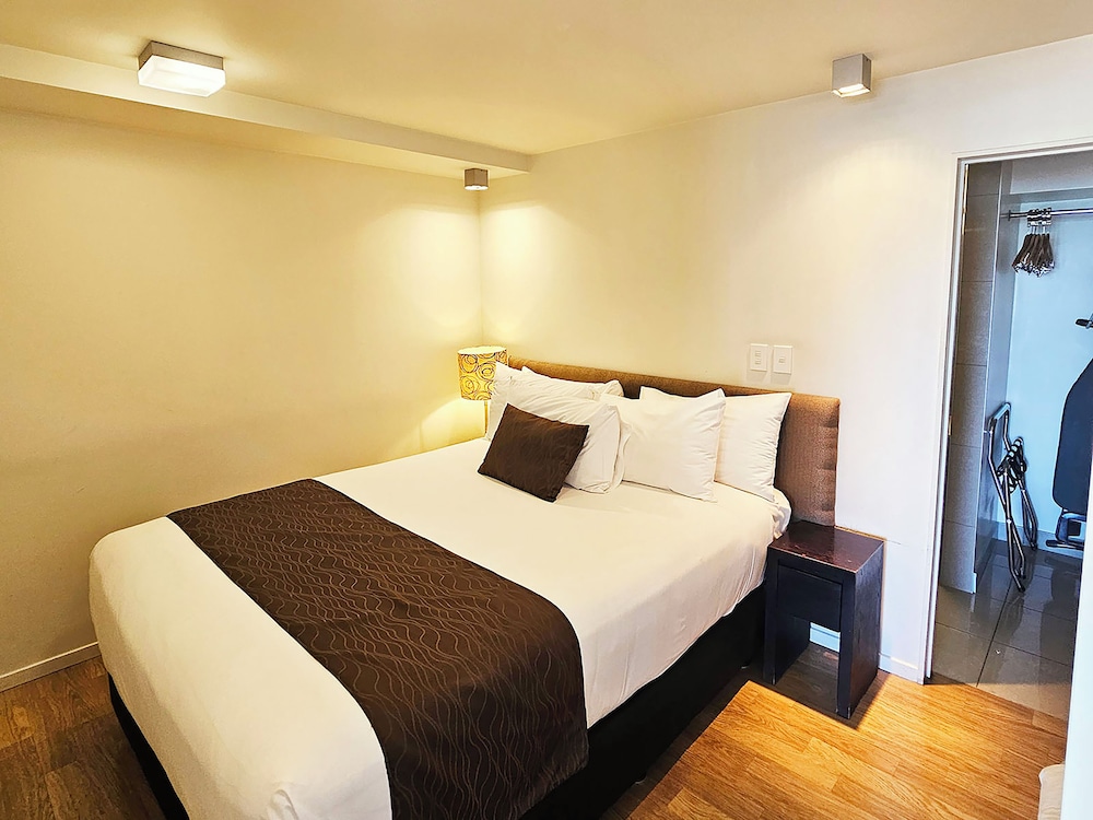 Sea Spray Suites 13/61