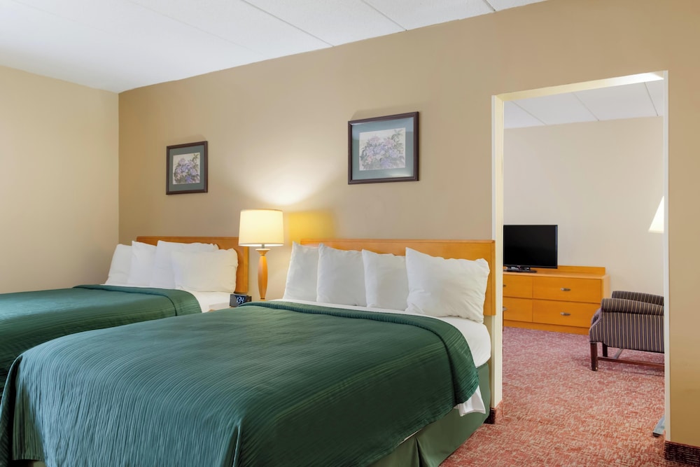 All Seasons Inn & Suites Smithfield Providence 7/36