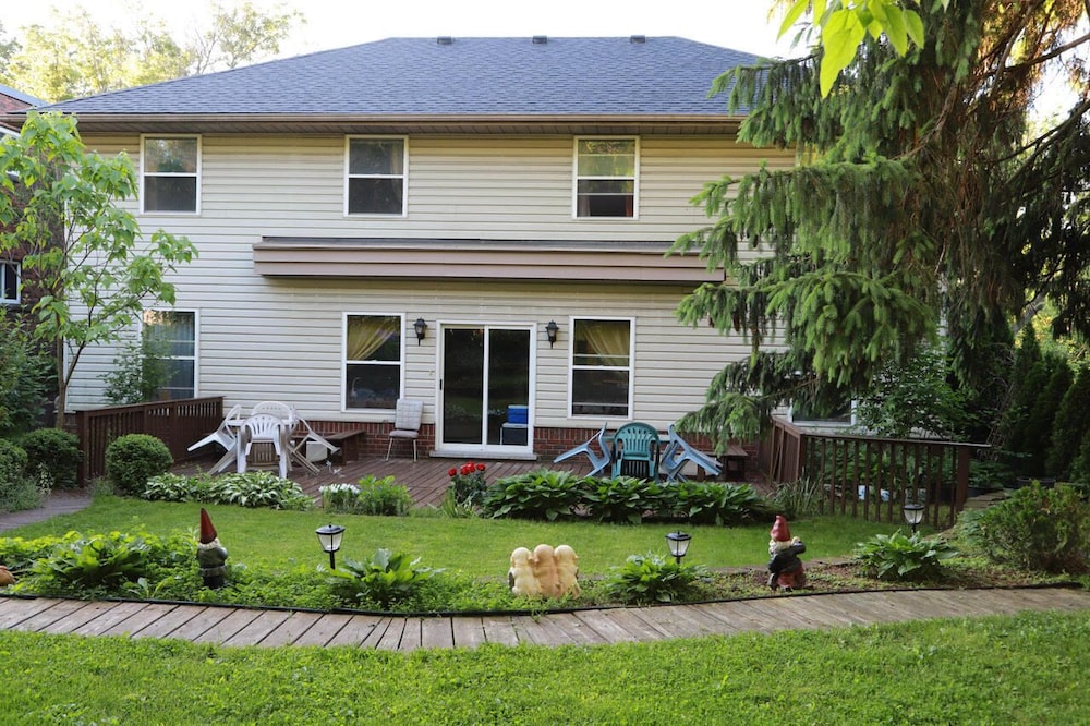 Susan's Villa 4/50