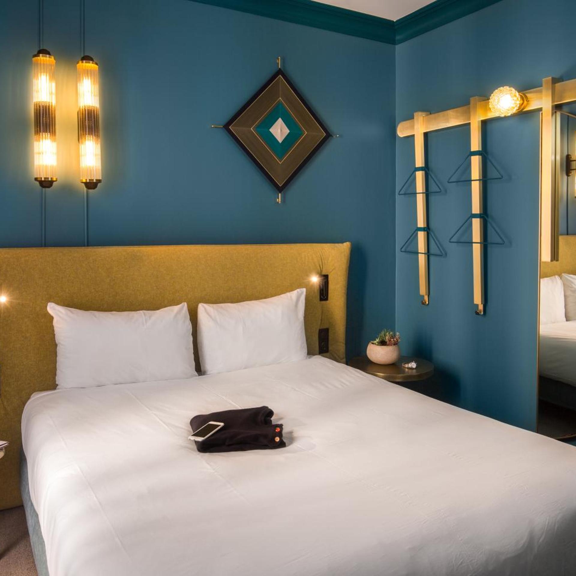 ADJOINING, DOUBLE BED