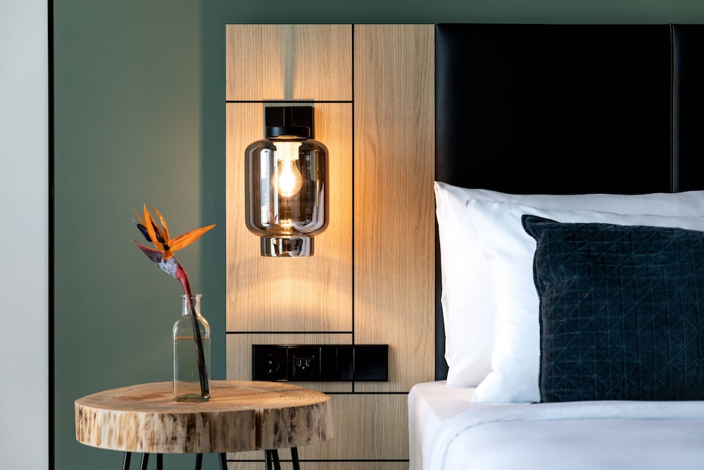 RENAISSANCE AMSTERDAM SCHIPHOL AIRPORT HOTEL 11/36