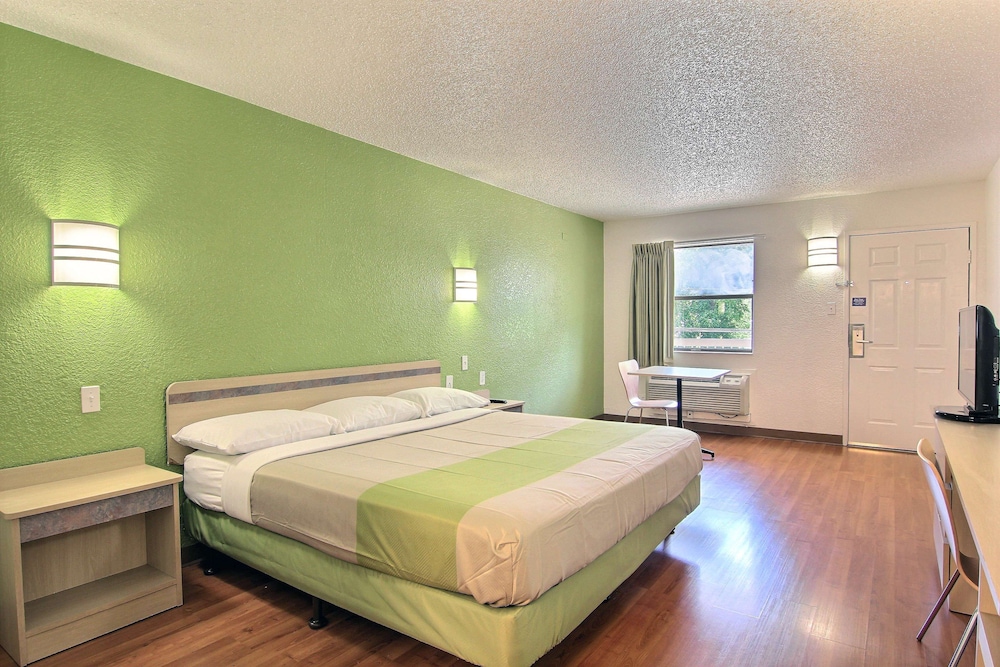 Motel6 Austin, TX - Central Downtown UT 15/53