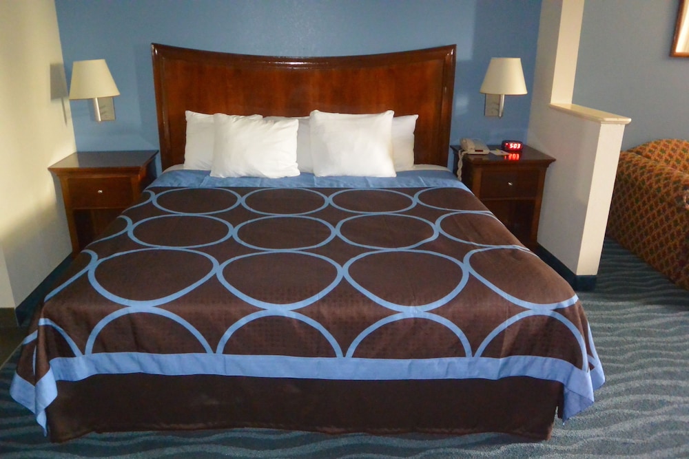 Days Inn By Wyndham Clarksville North 28/63