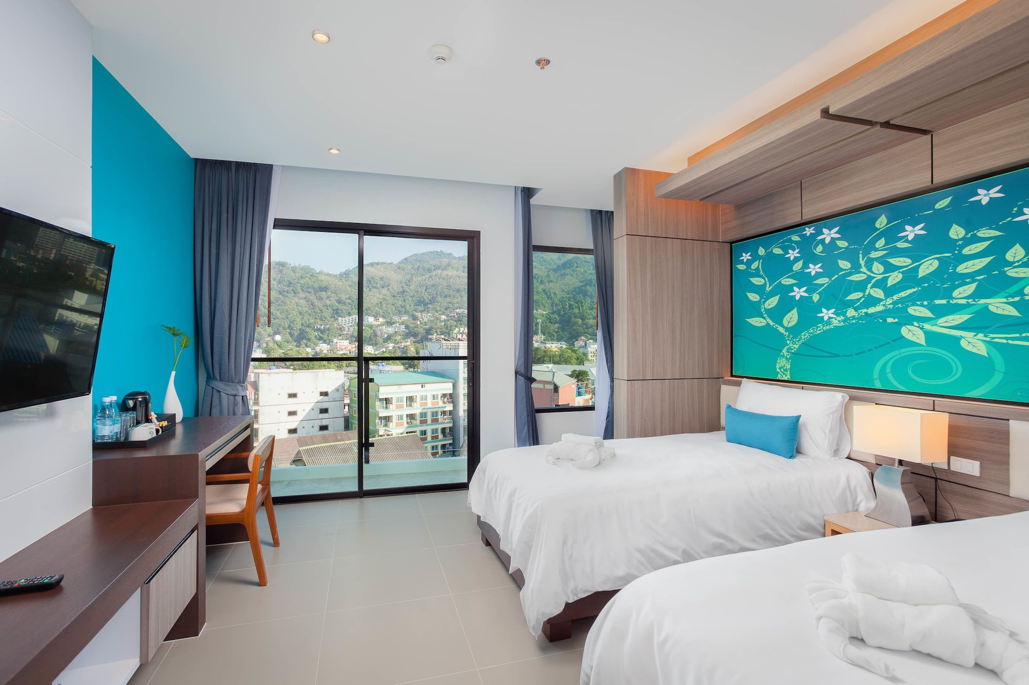 DELUXE, TWIN BEDS