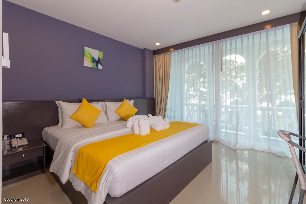 MODERN LIVING HOTEL 12/45