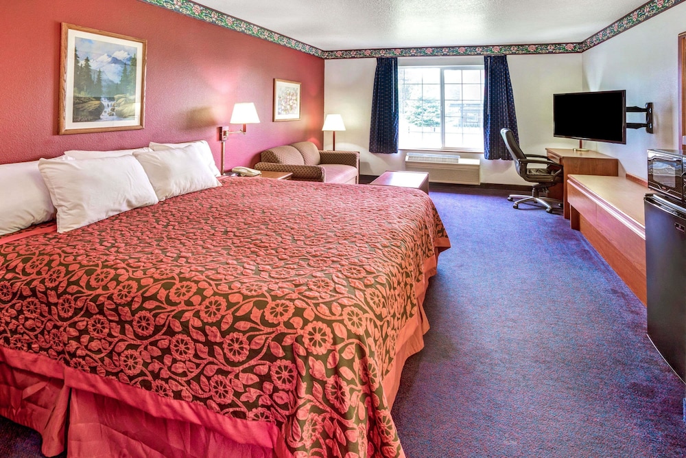 Days Inn & Suites by Wyndham Gresham 11/26