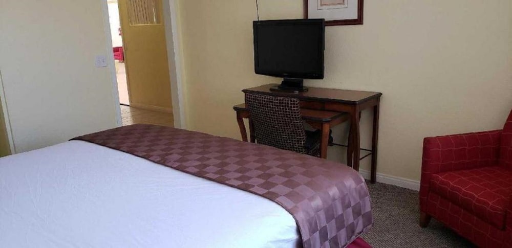 Europa Inn & Suites 18/40