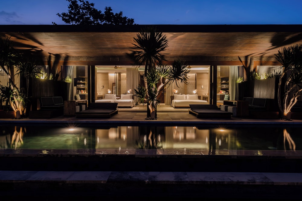 Hotel Komune and Beach Club Bali 4/71