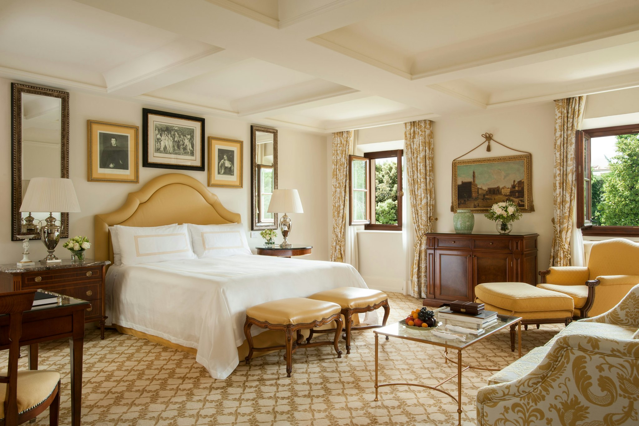 Suite, King Bed, Parlor
