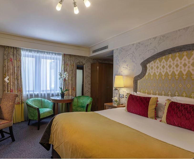 Boutique, Queen Bed
