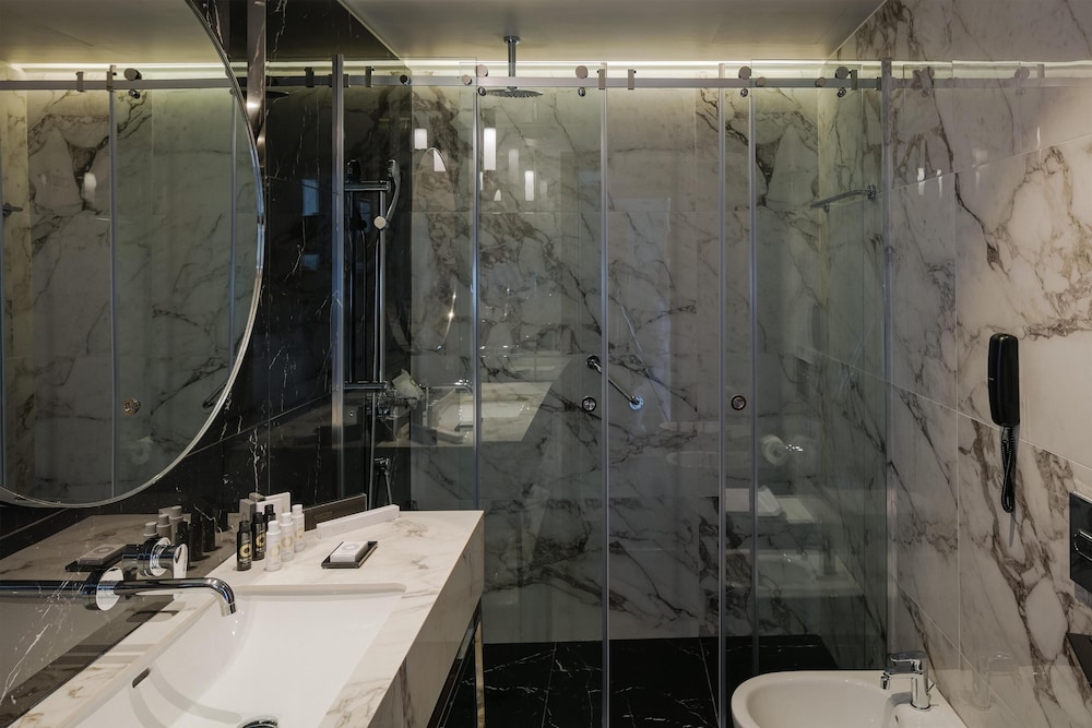 EXECUTIVE, TRIPLE, SEA VIEW