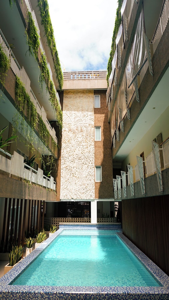 Rivavi Hotel 62/65