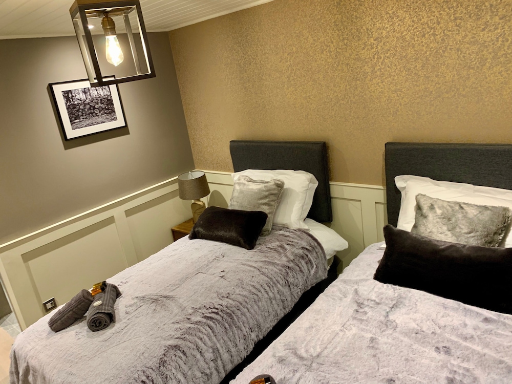 The Tower Arms Hotel 20/50