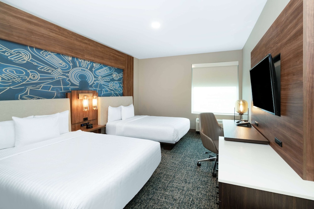 La Quinta Inn Suites By Wyndham Nashville Downtown Stadium 15/52