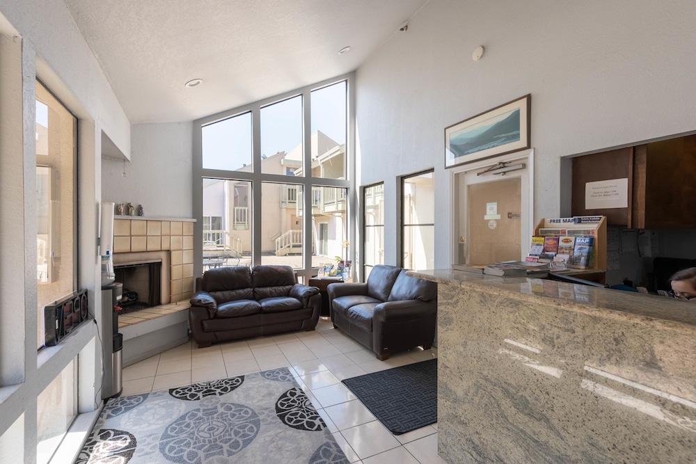 Cannery Row Inn 51/69