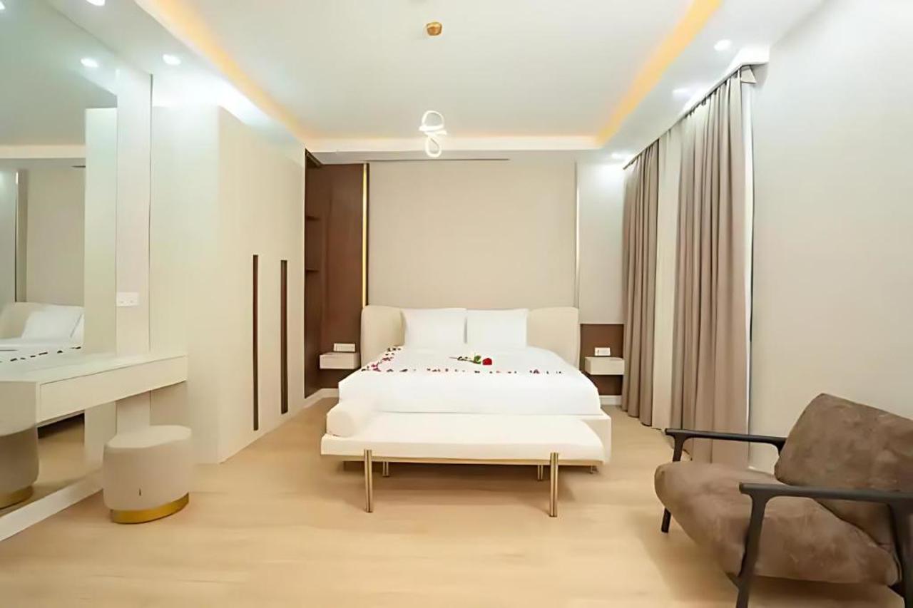 Aumary Hotel & Residences 13/16