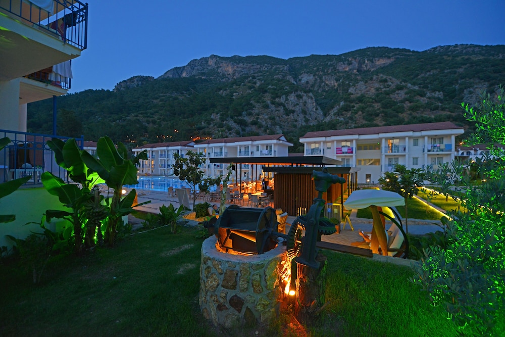 Belcekum Beach Hotel 40/44
