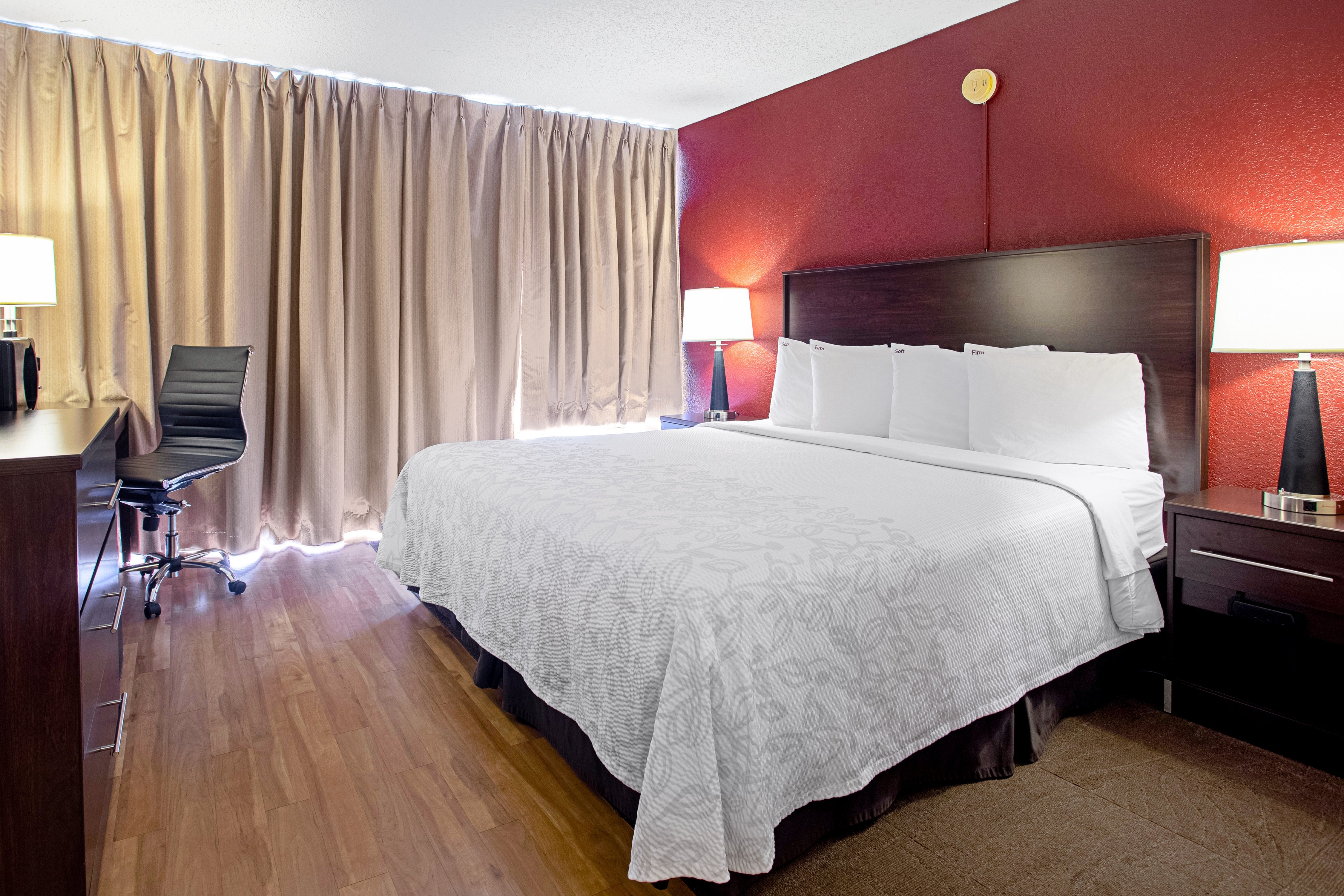 Deluxe, King Bed, Pool Side