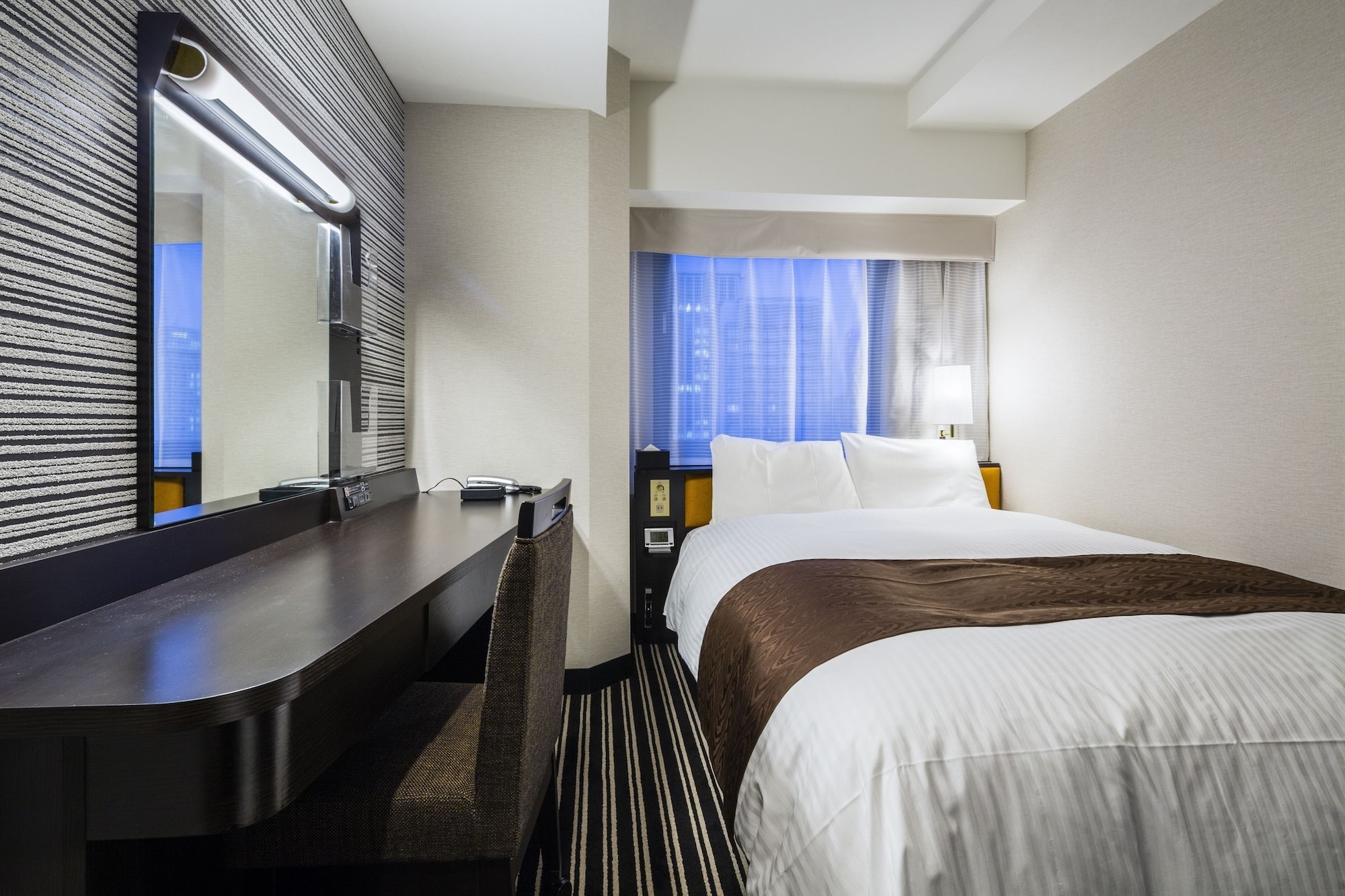 ROOM, DOUBLE BED