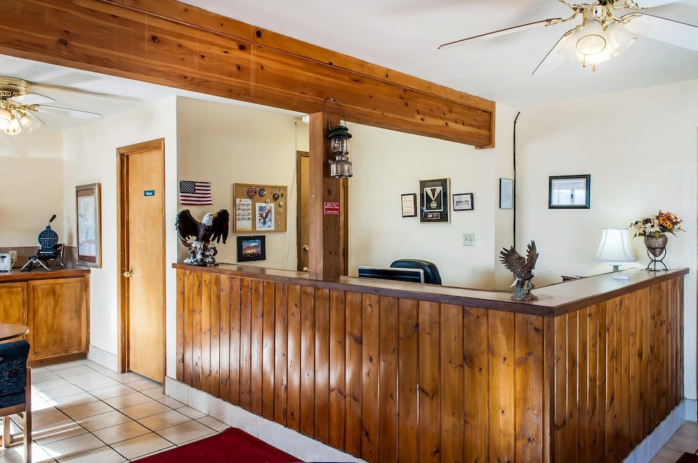 Econo Lodge Eagle Nest 5/25