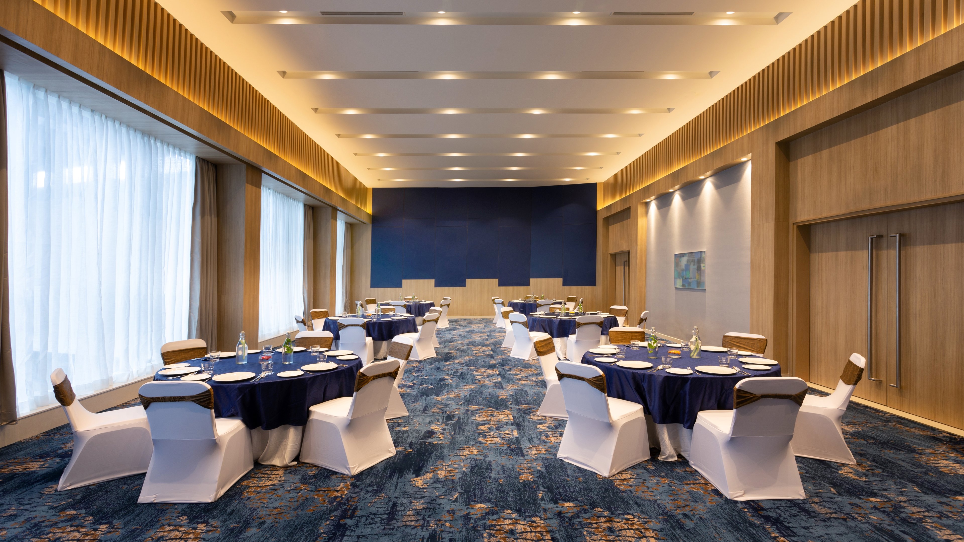 Holiday Inn Express And Suites Bengaluru Old Madras Road 52/59