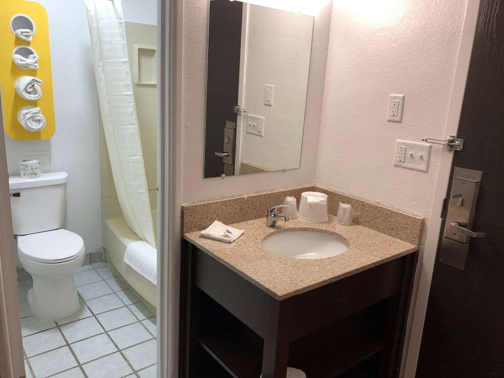 Days Inn by Wyndham La Crosse 56/59