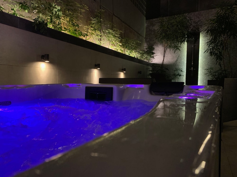 47 Luxury Suites 36/73