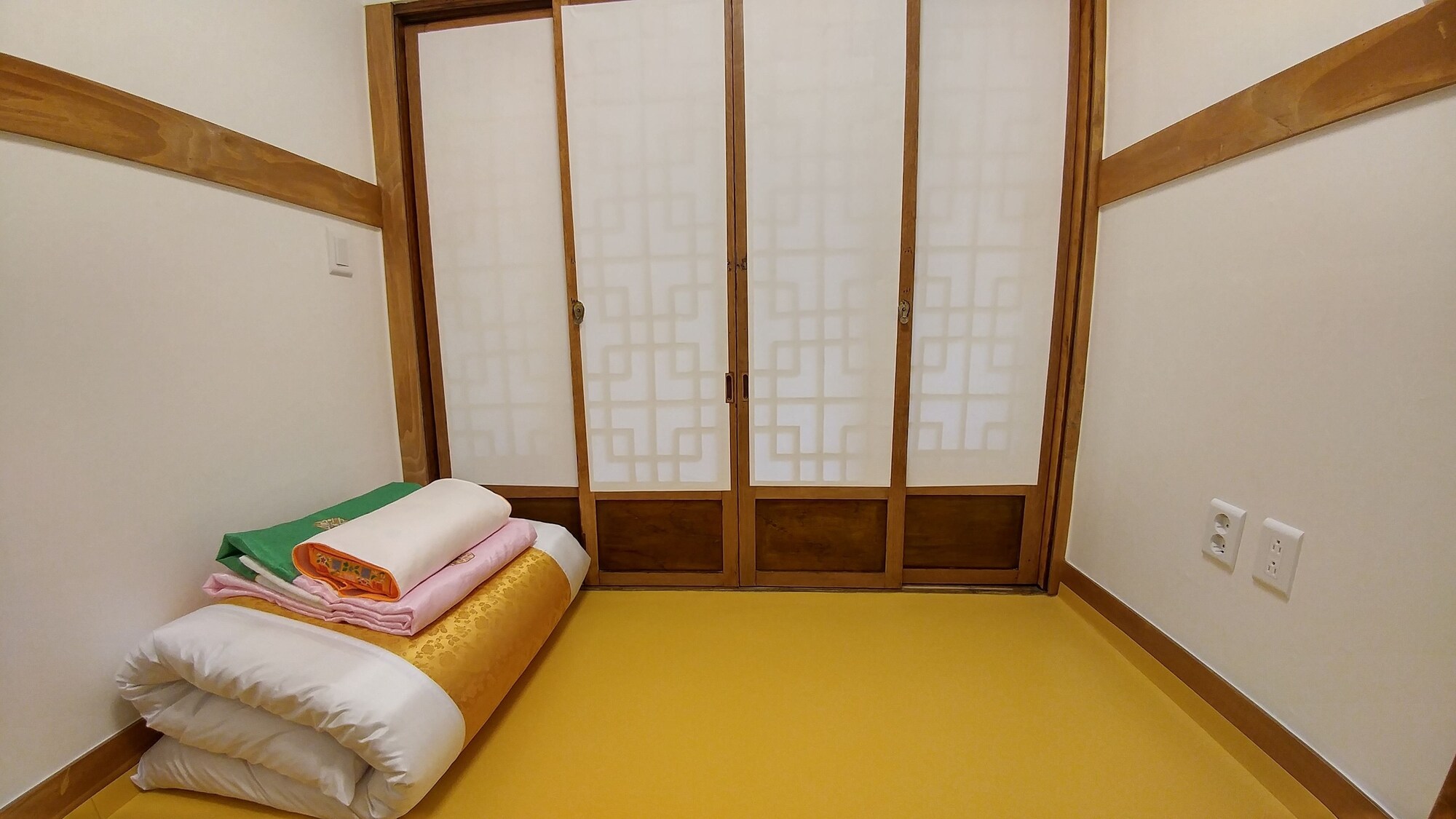 ROOM, SINGLE, PRIVATE BATHROOM