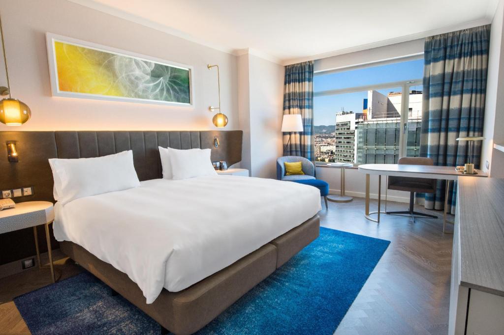 Connecting, Executive, Family, 1 King and 1 Single Beds