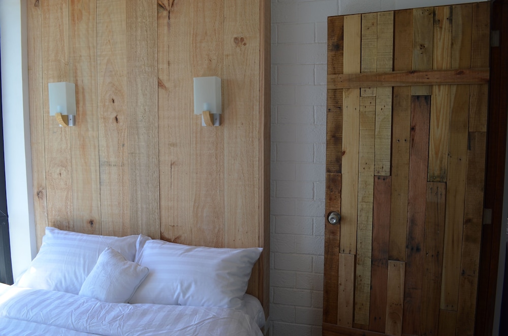 Cabins By Eco Hotel Tagaytay 40/67