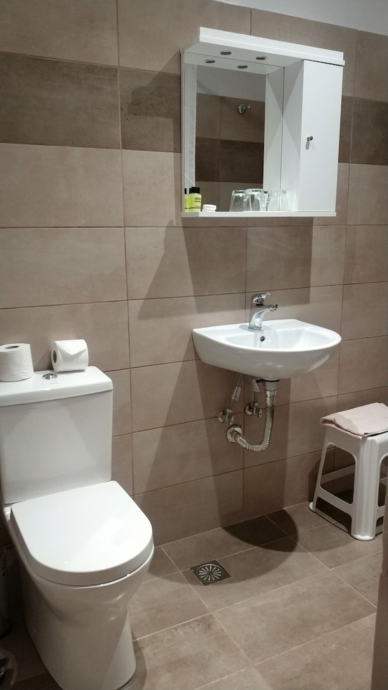 Ambrosia Suites 52/60