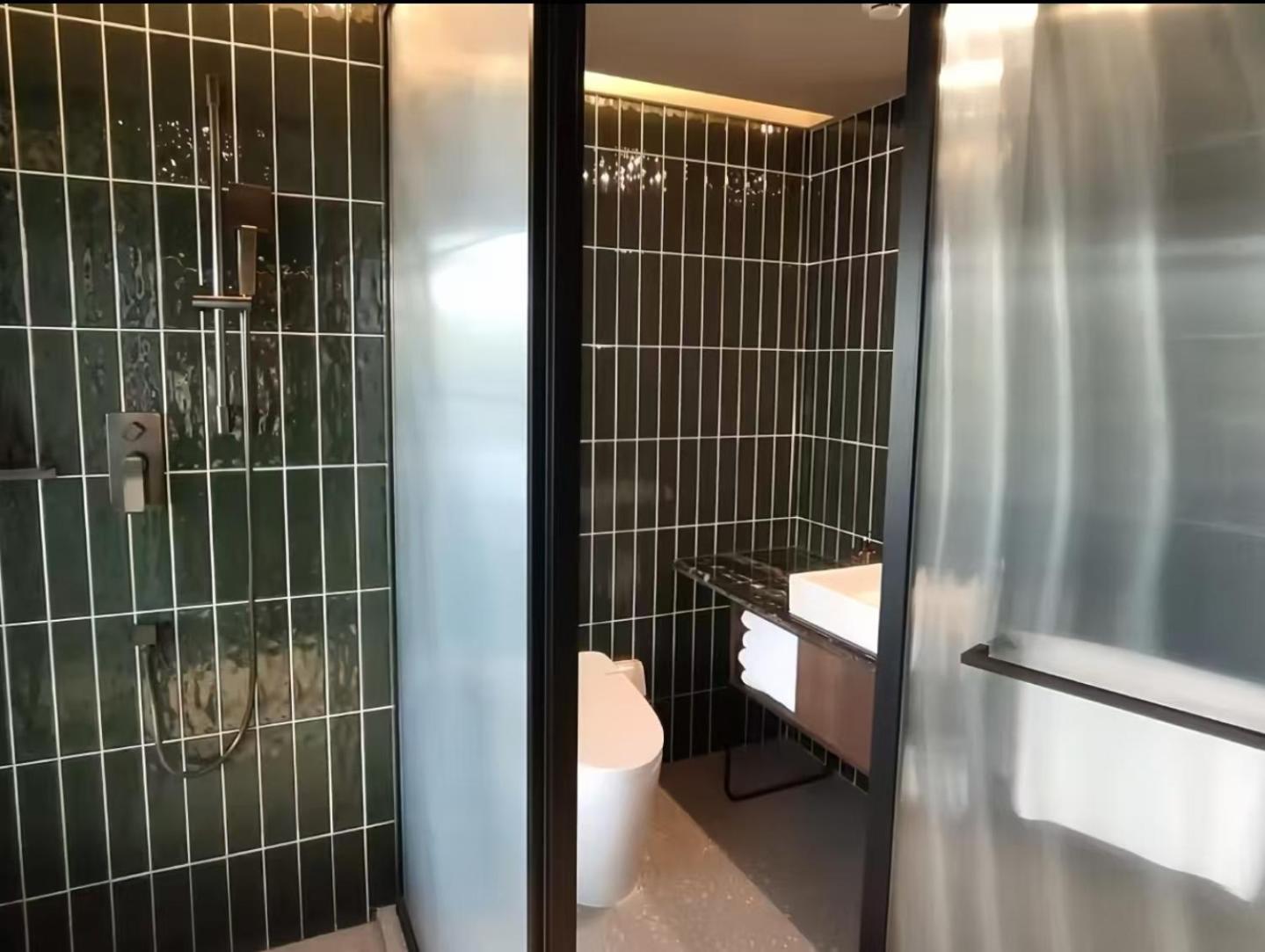 Orange Hotel (Beijing Yansha Liangma River) 50/50
