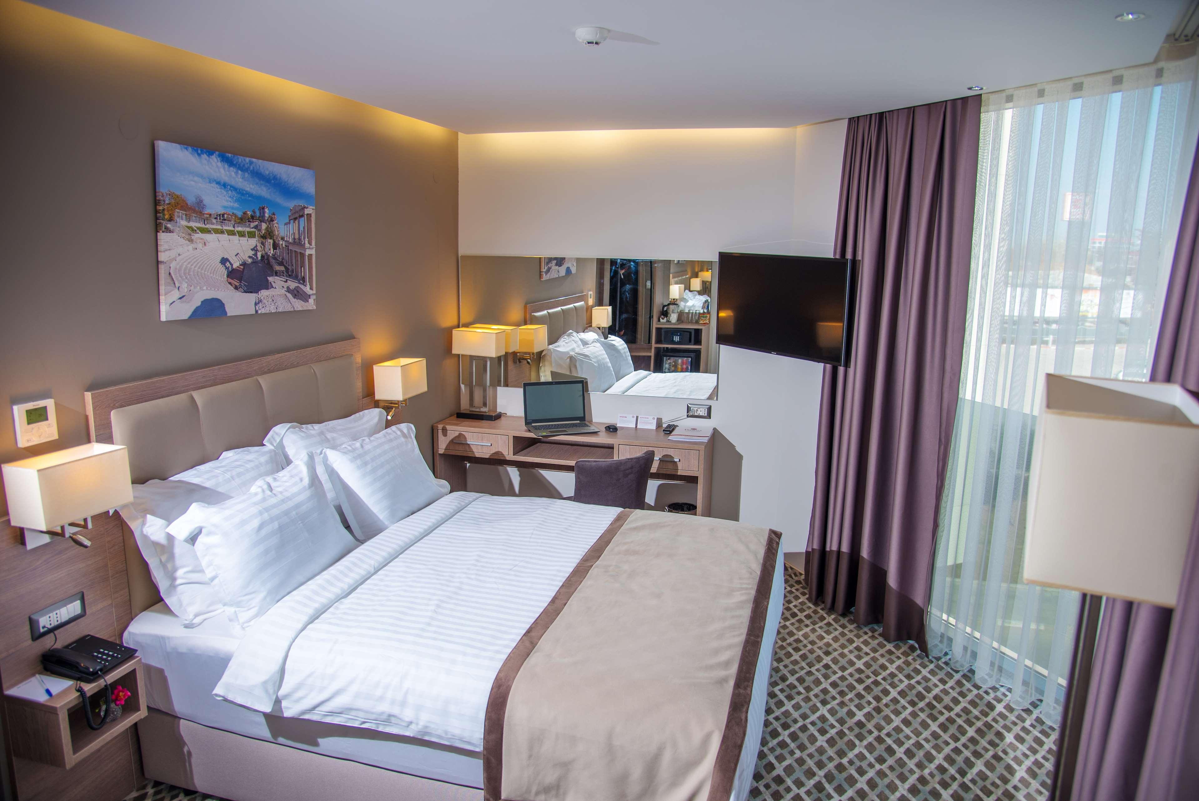 Space, Superior, Double Bed