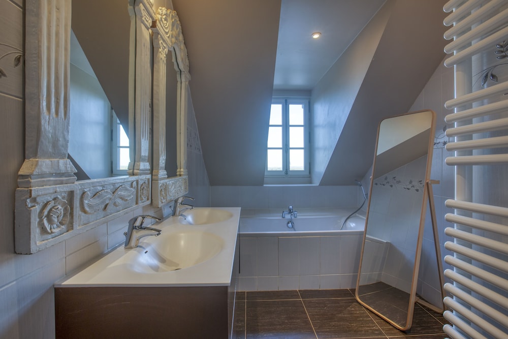 Le Chateau des Forges 48/50