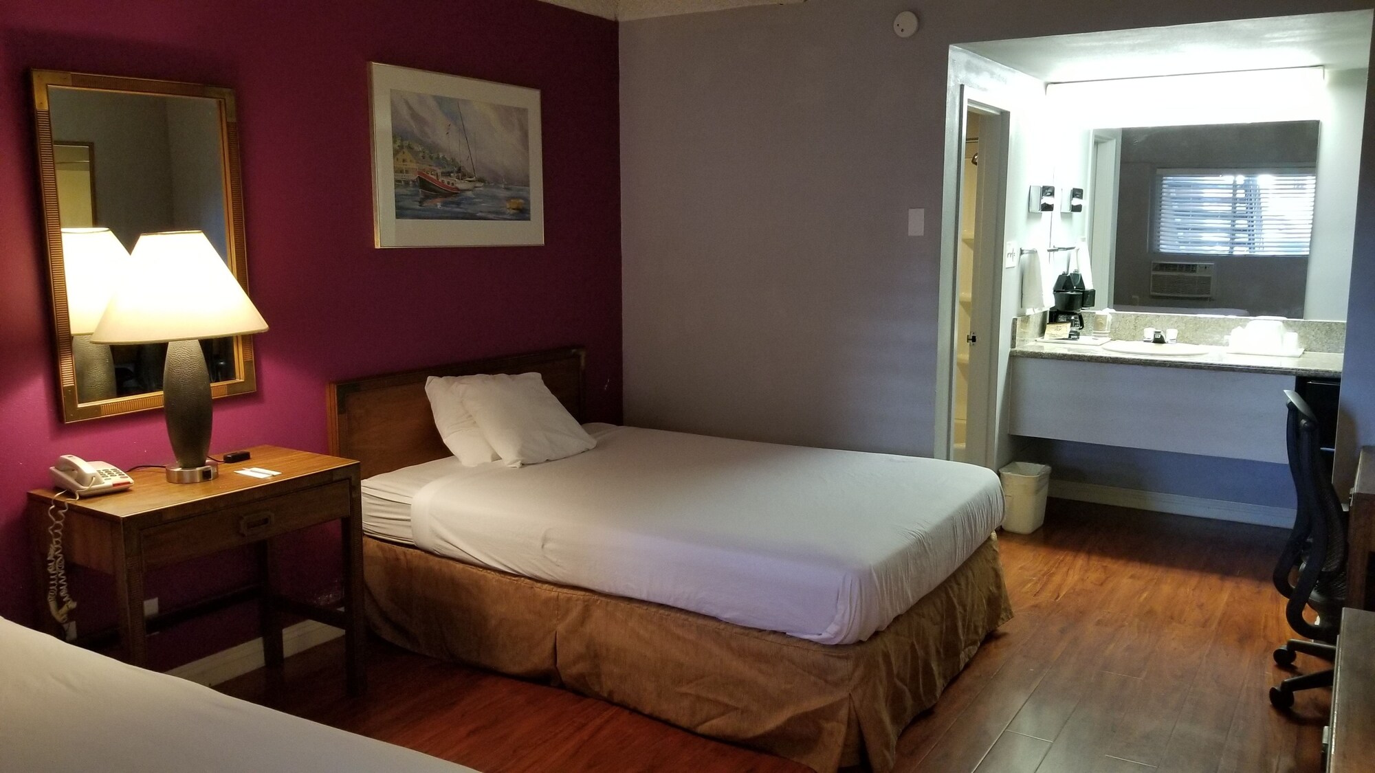Basic, Single, 2 Double Beds, Smoking