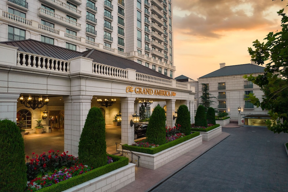 The Grand America Hotel 5/73